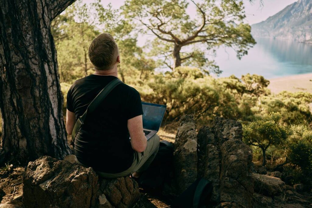 How the Virtual Assistant Role Powers Digital Nomad Freedom (Without Burning Out)